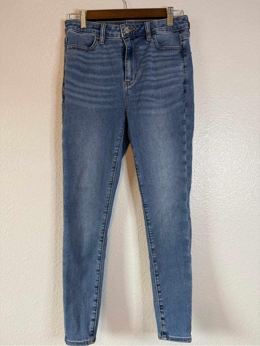 American Eagle Super High Rise Jegging Next Level Stretch 4 Short Light Jeans